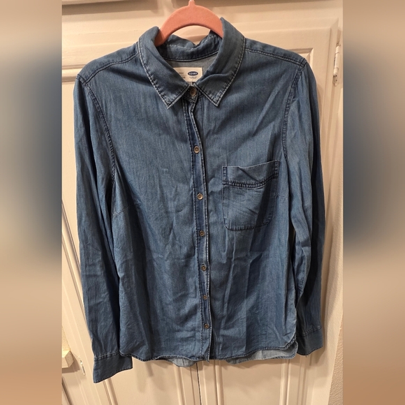 Old Navy Women's Classic Denim Button Down ~ Size Medium - Picture 2 of 7